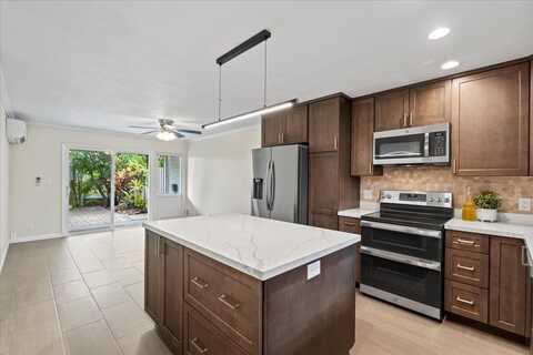140 UWAPO Rd, Kihei, HI 96753