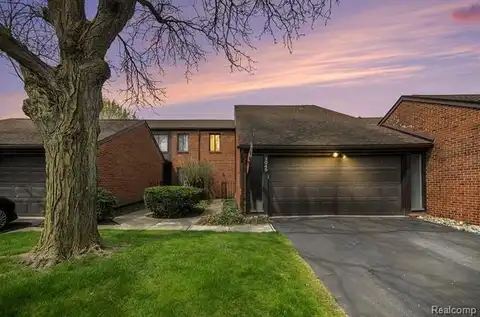 3045 Lindenwood Drive, Dearborn, MI 48120
