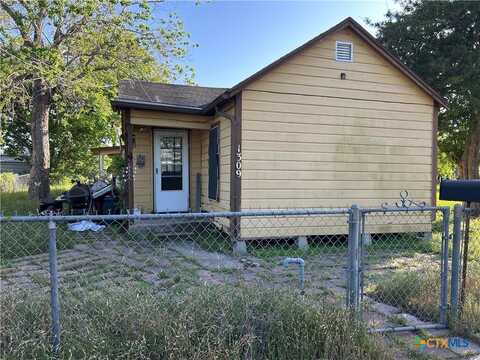 1309 Harry Street, Victoria, TX 77901