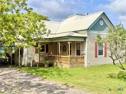706 West Street, Yoakum, TX 77995