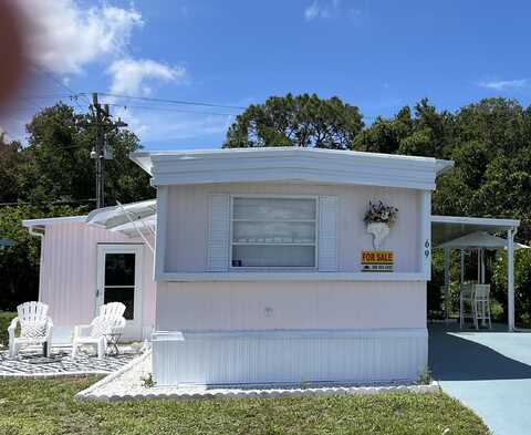69 SUNCREST LN., North Fort Myers, FL 33903