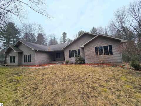 10122 W Cadillac Road, Cadillac, MI 49601