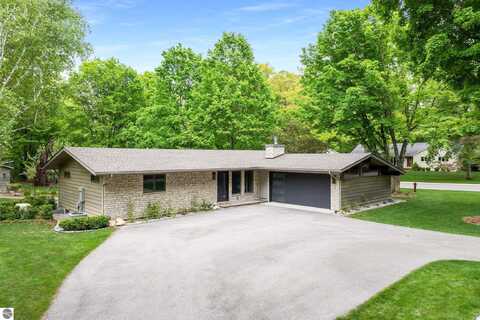 570 Michigan Avenue, Frankfort, MI 49635