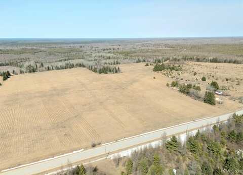 2620 W Quarry, Gulliver, MI 49840