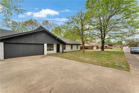 2005 Knight ST, Springdale, AR 72762