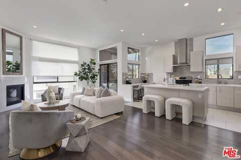 11811 Kiowa Ave, Los Angeles, CA 90049