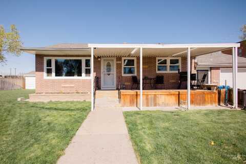 210 N 3rd W, Mountain Home, ID 83647