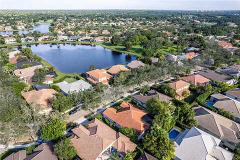 2724 Oakbrook Dr, Weston, FL 33332