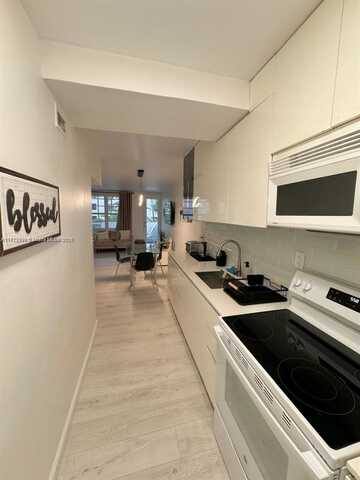 100 Lincoln Rd, Miami Beach, FL 33139