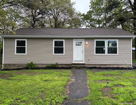 159 Washington Avenue, Wheatley Heights, NY 11798