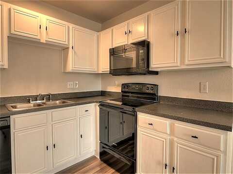 312 Queens Court N, Mansfield, TX 76063