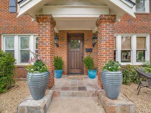 1124 S Canterbury Court, Dallas, TX 75208
