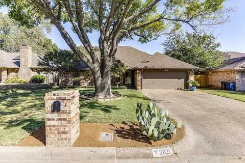 3821 Devonaire Drive, Fort Worth, TX 76008