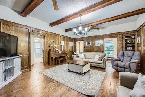 4701 Hidden Oaks Lane, Arlington, TX 76017