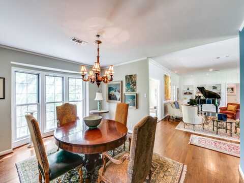 705 W Colorado Boulevard, Dallas, TX 75208