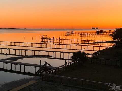 5539 Soundside Dr, Gulf Breeze, FL 32563