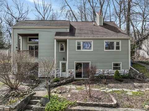 4985 MOHAWK Avenue, Clarkston, MI 48348