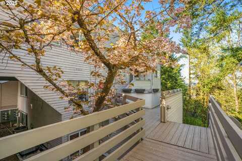 48 EAGLE CREST DR, Lake Oswego, OR 97035