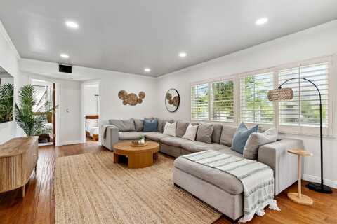 4071-4073 Riviera Dr, San Diego, CA 92109
