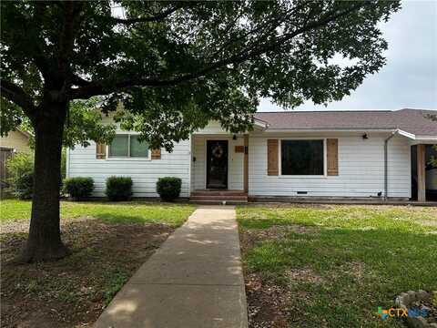 1305 W Woodlawn Street, San Saba, TX 76877