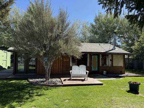 708 Forest Dr, Mackay, ID 83251