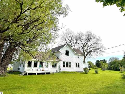 1201 E Duck Lake, Grawn, MI 49637