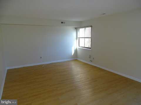 4902 OXFORD COURT, BENSALEM, PA 19020