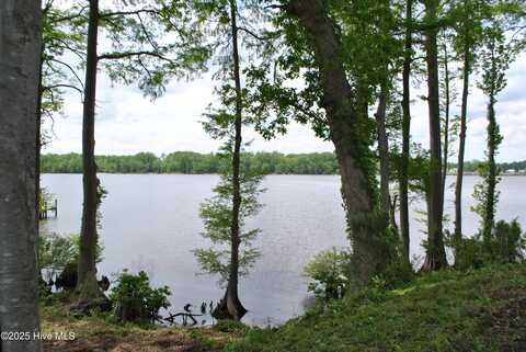 172 W Royal Way, Merry Hill, NC 27957