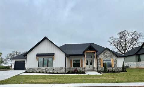 920 Gallatin ST, Centerton, AR 72719