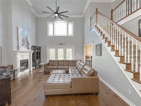 1001 Thiesse LN, Springdale, AR 72762