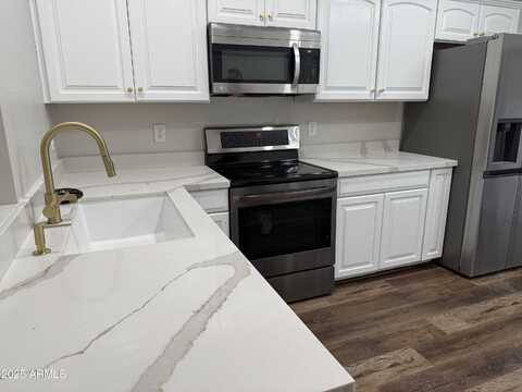 7801 N 44TH Drive N, Glendale, AZ 85301