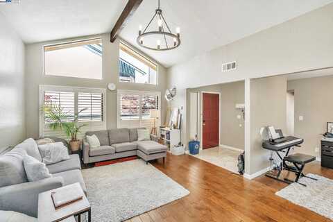 818 Ironwood Rd, Alameda, CA 94502