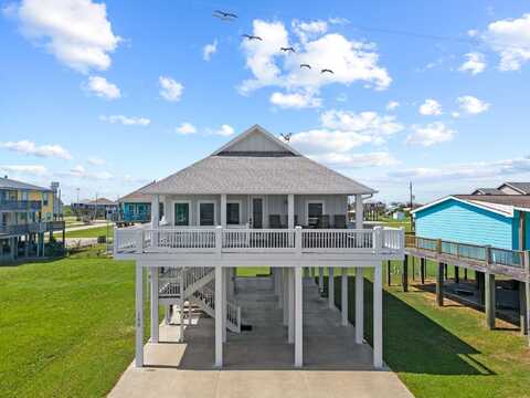 109 Ocean View DR, Crystal Beach, TX 77650