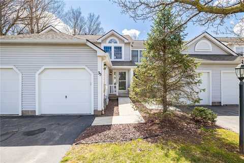 35 Courtshire Ln, Penfield, NY 14526