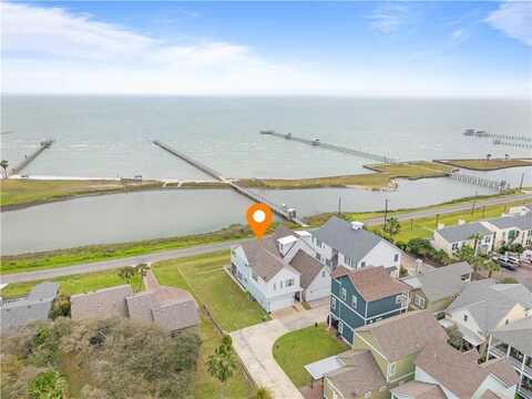 502 Sailhouse Way, Rockport, TX 78382