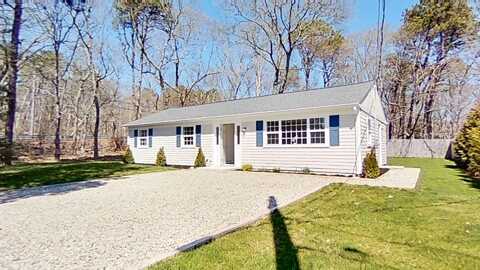 4 Frances Helen Road, Yarmouth Port, MA 02675