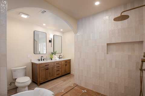2010 Lawrence Crossley Road, Palm Springs, CA 92264