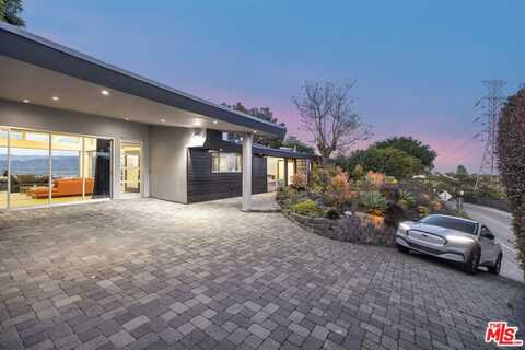 7275 Mulholland Dr, Los Angeles, CA 90068