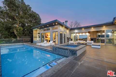 7275 Mulholland Dr, Los Angeles, CA 90068