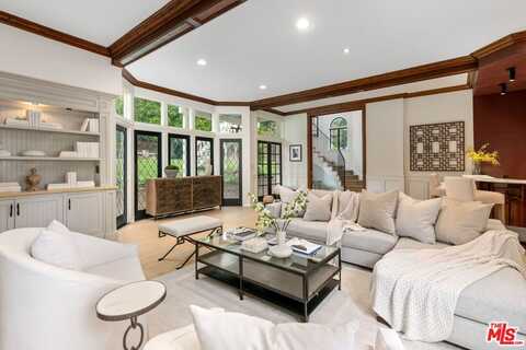 19159 Rosita St, Tarzana, CA 91356