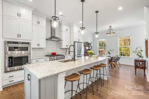 2558 Deacon Avenue, Charlotte, NC 28204