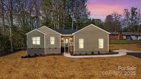 9165 Cherokee Drive, Hickory, NC 28601