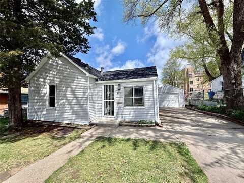 928 Morton Avenue, Des Moines, IA 50316