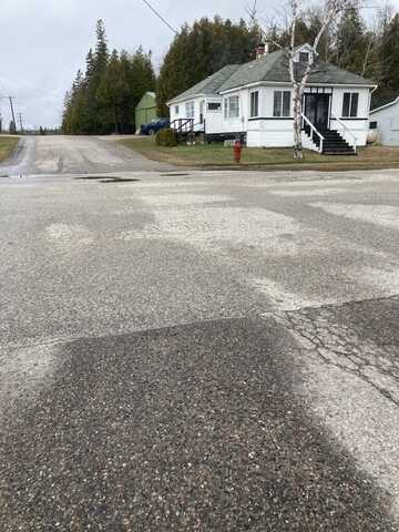 103 N Erie ST, De Tour Village, MI 49725