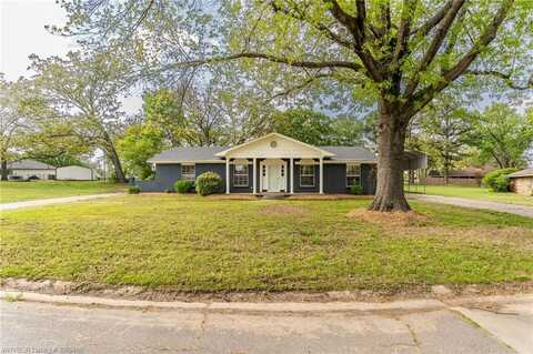 1703 E Edmondson DR, Sallisaw, OK 74955