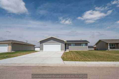 518 8th St, Phillips, NE 68865
