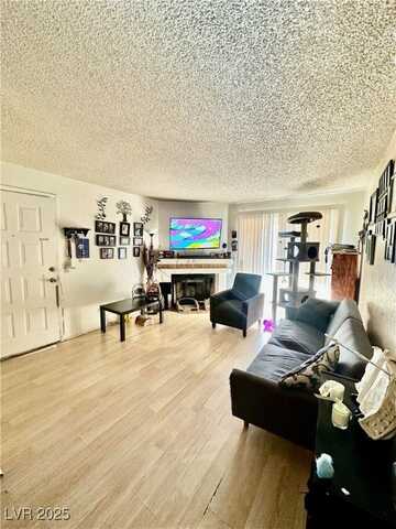 221 Mission Newport Lane, Las Vegas, NV 89107