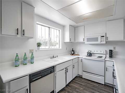 4768 Sand Creek Avenue, Las Vegas, NV 89103