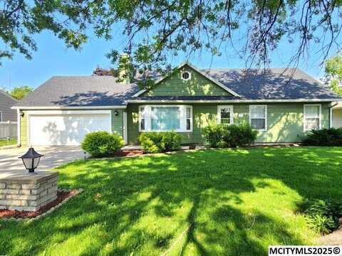 251 Parkridge Dr, MASON CITY, IA 50401
