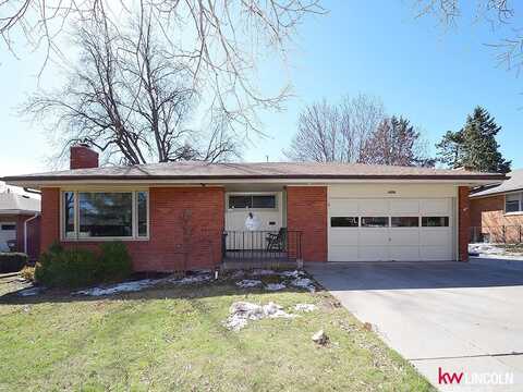 5961 Sumner Street, Lincoln, NE 68506